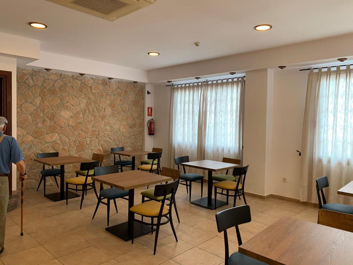 Sant Antoni de Portmany Hostal Rosalia מראה חיצוני תמונה