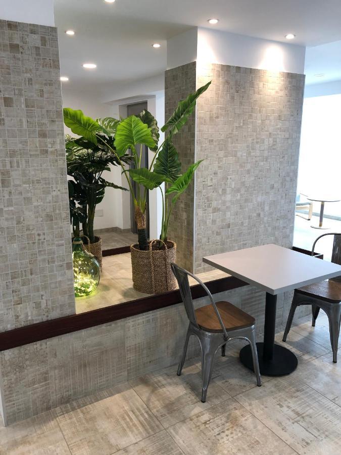 Sant Antoni de Portmany Hostal Rosalia מראה חיצוני תמונה
