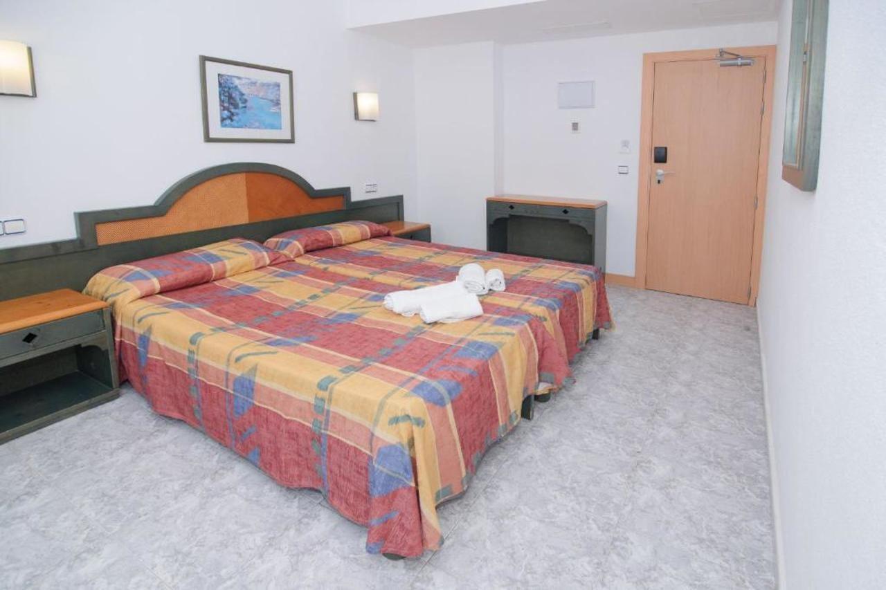 Sant Antoni de Portmany Hostal Rosalia מראה חיצוני תמונה