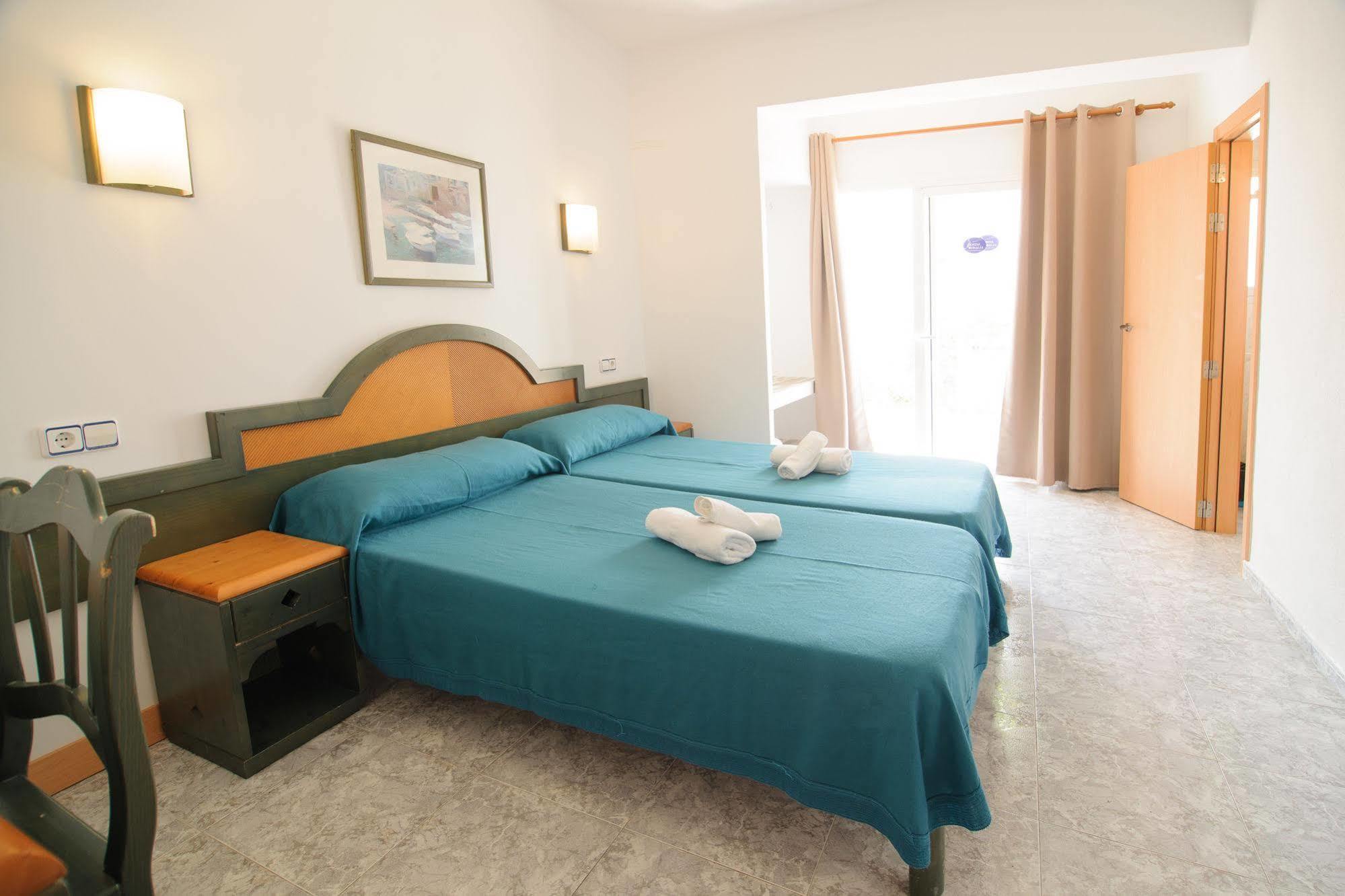 Sant Antoni de Portmany Hostal Rosalia מראה חיצוני תמונה
