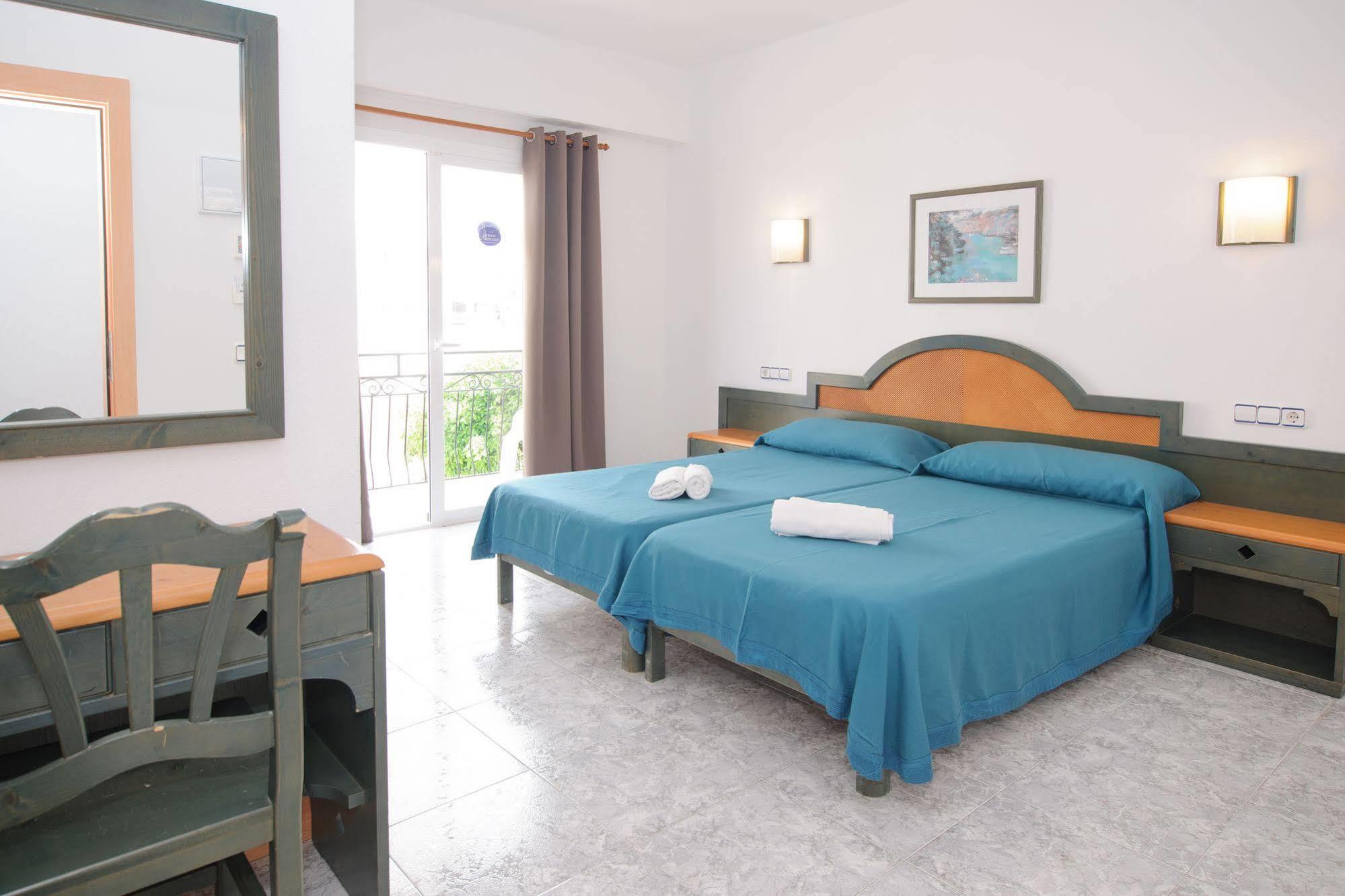 Sant Antoni de Portmany Hostal Rosalia מראה חיצוני תמונה