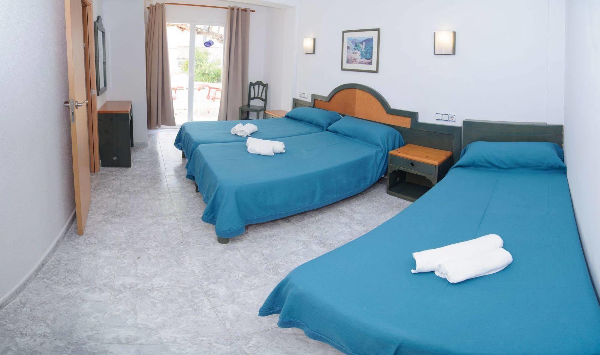 Sant Antoni de Portmany Hostal Rosalia מראה חיצוני תמונה