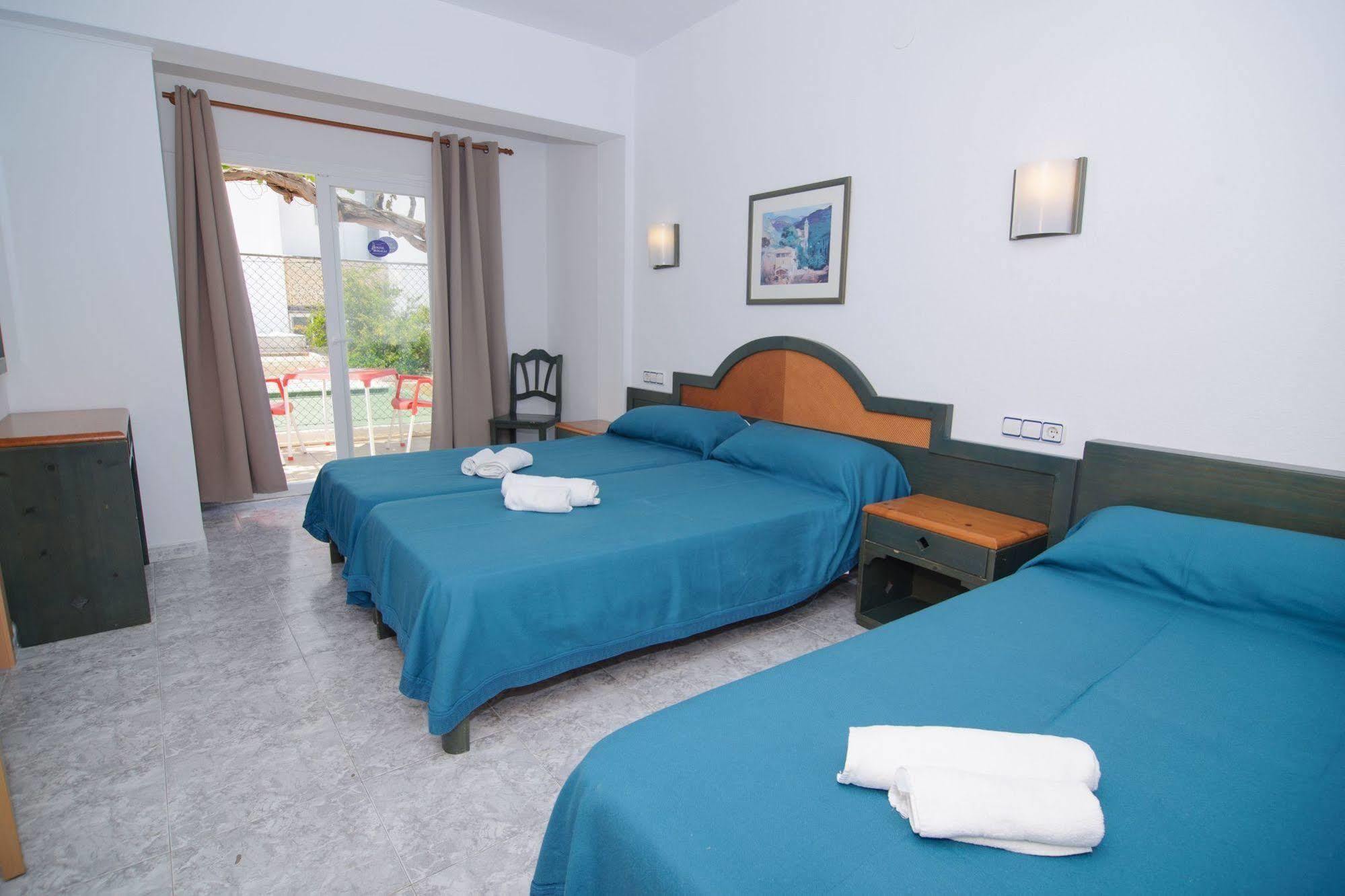 Sant Antoni de Portmany Hostal Rosalia מראה חיצוני תמונה