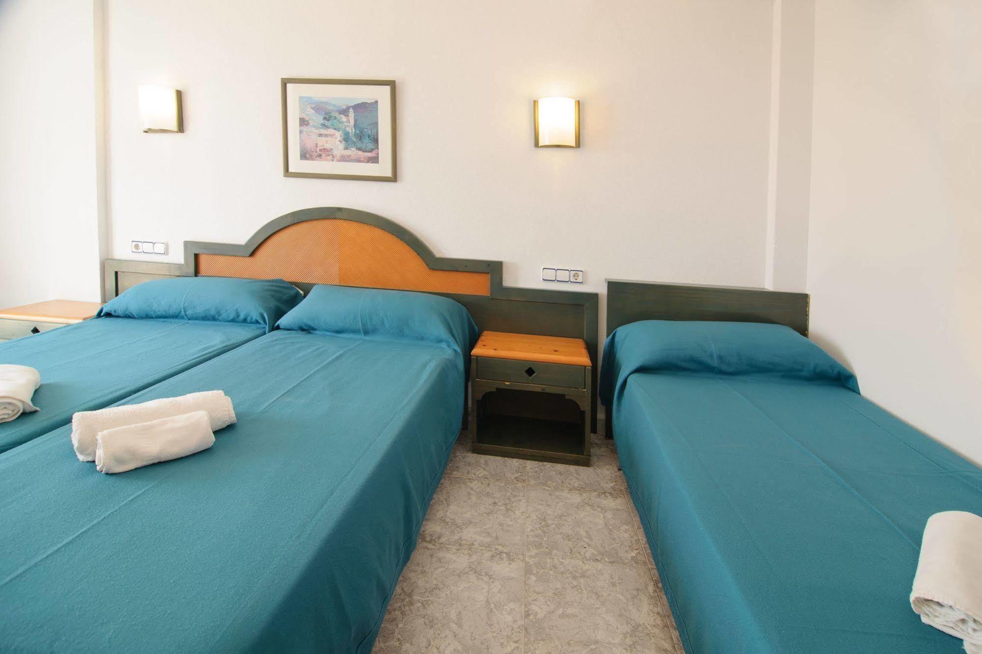 Sant Antoni de Portmany Hostal Rosalia מראה חיצוני תמונה